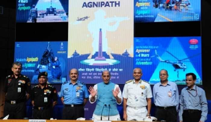 कैबिनेट ने सशस्त्र बलों में युवाओं की भर्ती के लिए अग्निपथ योजना को मंजूरी दी